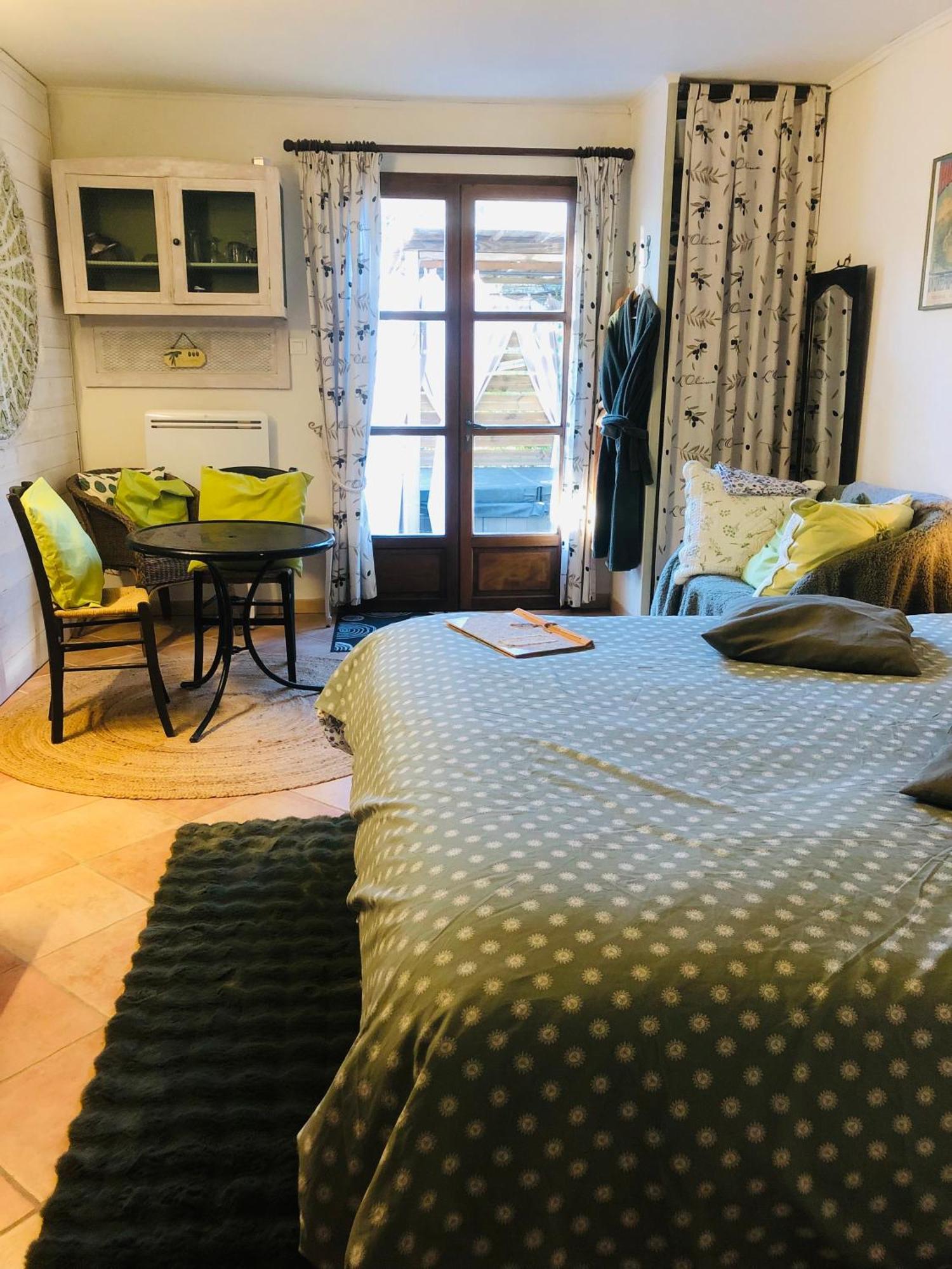 L'Oustaou B&B Piscine & Spa ベス・シュル・イソル エクステリア 写真